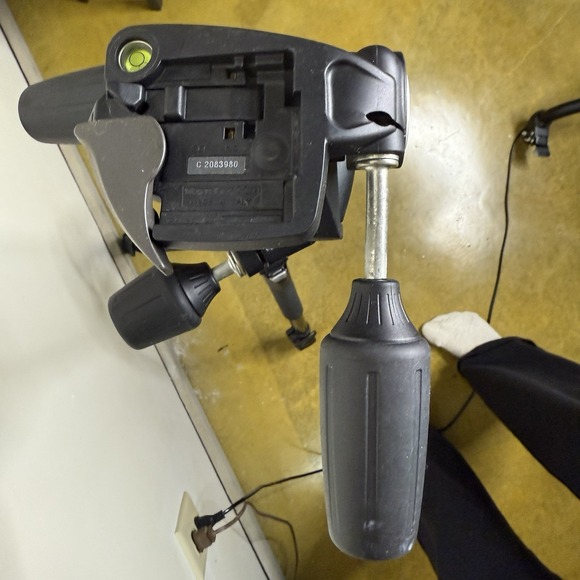 Manfrotto 190XPROB Pro Alu Tripod Black with 804RC2 Pan Tilt Head - Picture 2 of 7